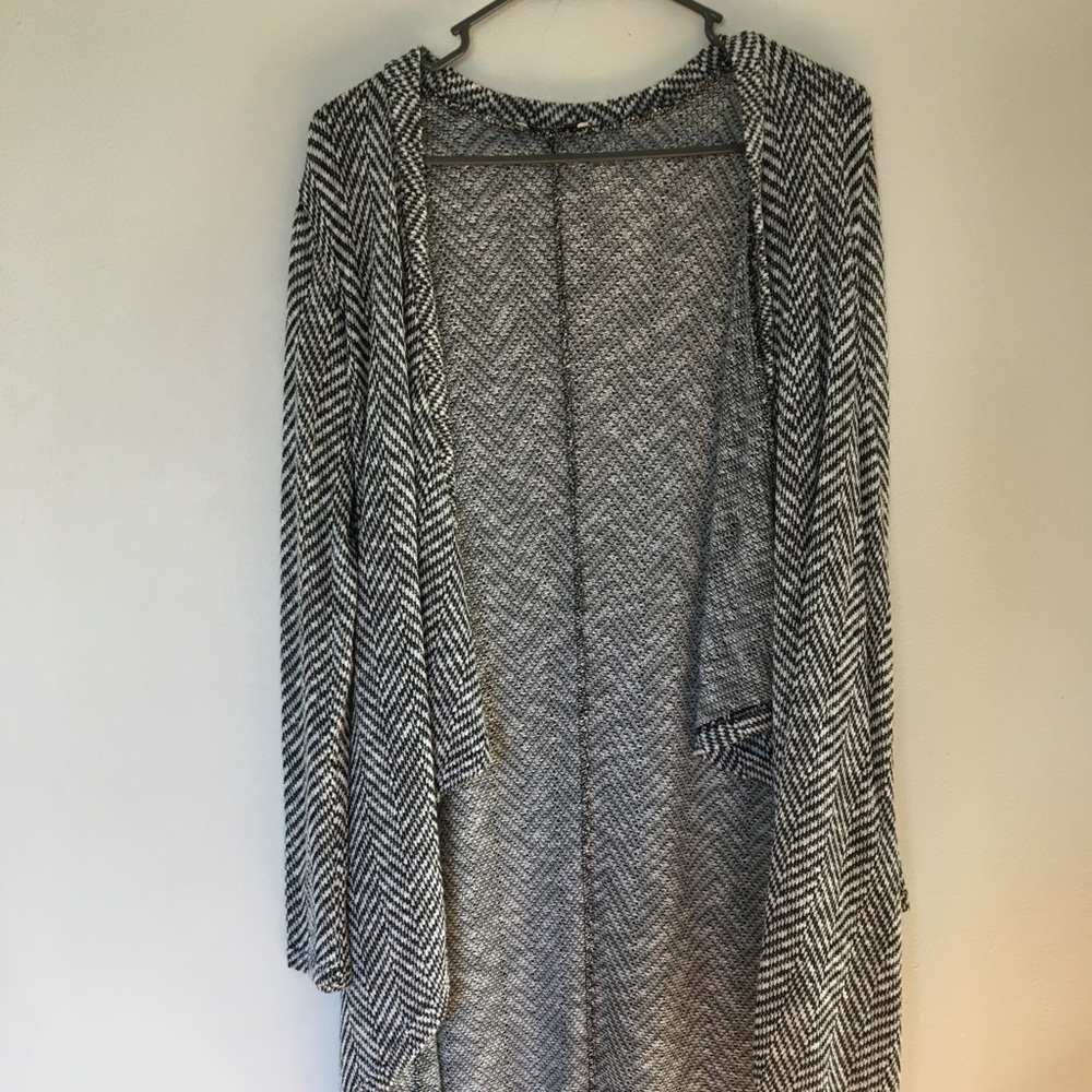 Striped cardigan black and white